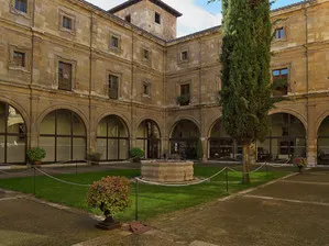 Claustro de San Isidoro (León)